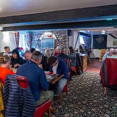 The Cock Hotel Bronllys エクステリア 写真