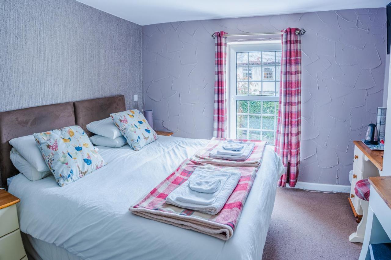 The Cock Hotel Bronllys エクステリア 写真