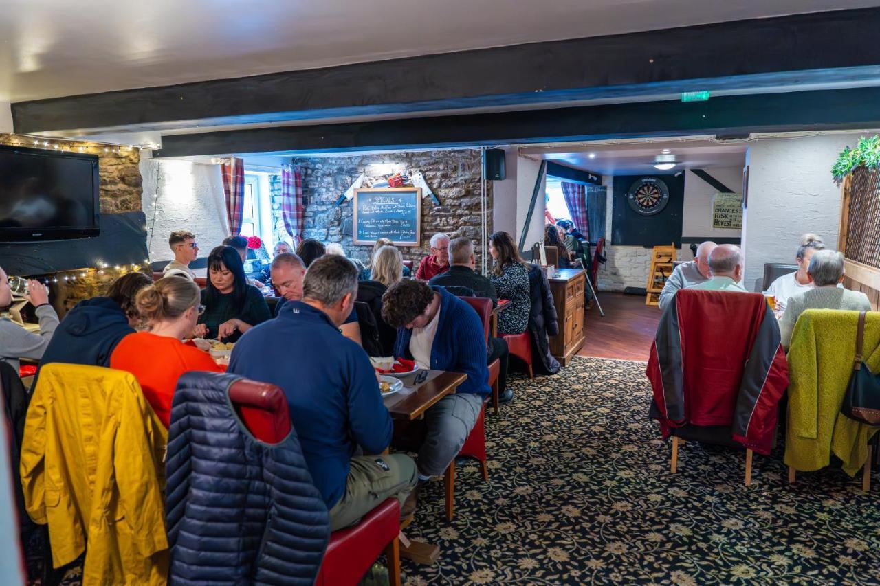 The Cock Hotel Bronllys エクステリア 写真